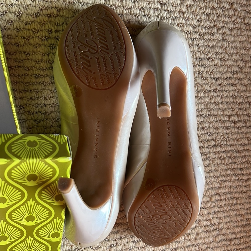 Platform Pearl Pumps 🤤 - Picture 3 of 4